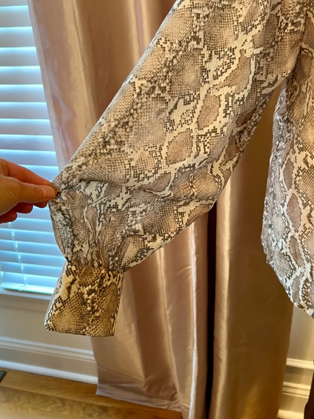 NWOT Bailey 44 Python Snake Print Bow Neck Blouse Shirt Top Size LARGE - Picture 7 of 8